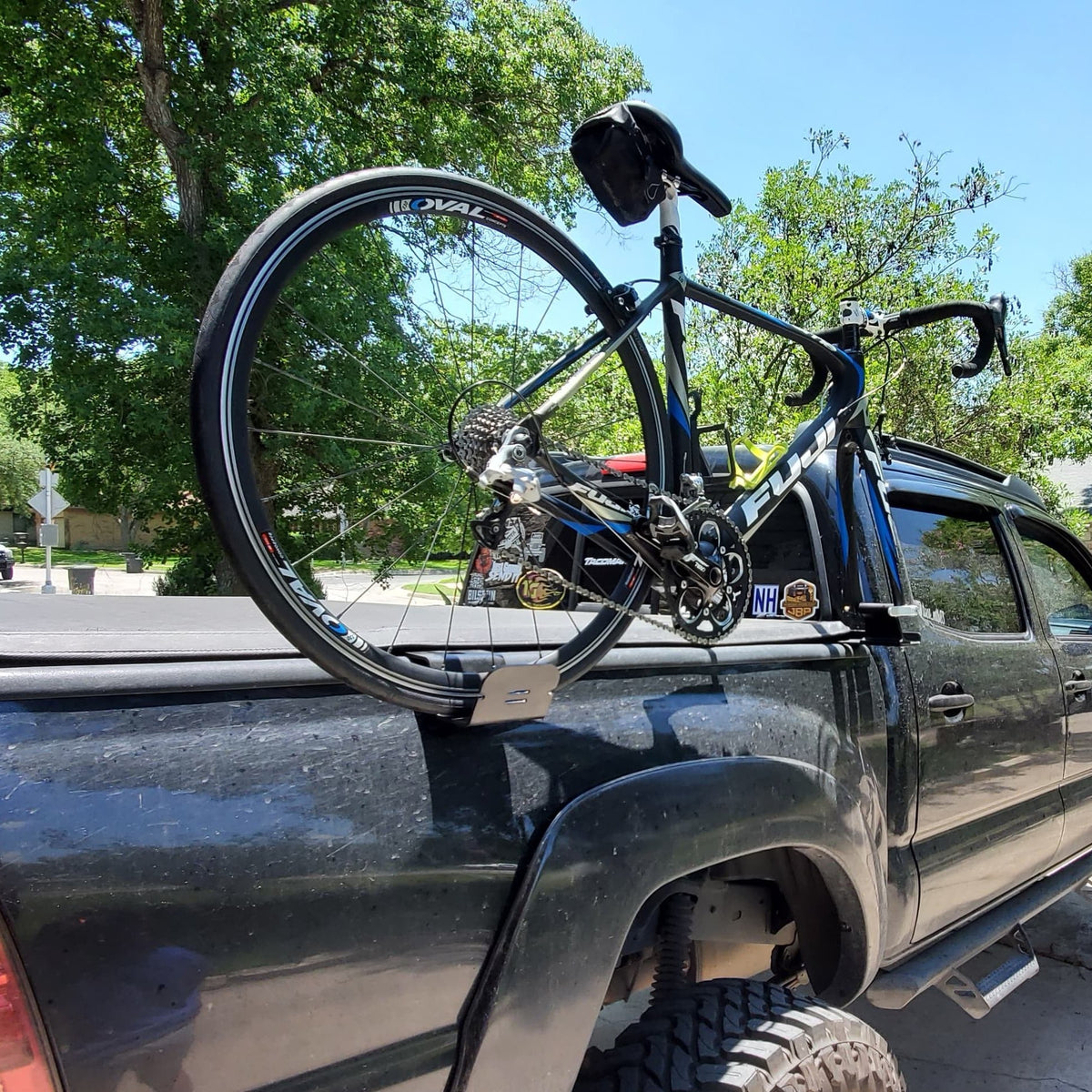 Bike mounted on side of Tacoma bed with SideRide